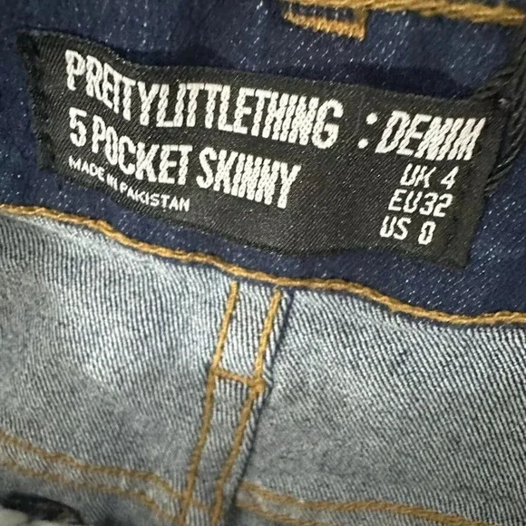 NWT PrettyLittleThing Denim Dark Wash Hi Rise 5 Pocket Skinny Jeans Sz 0 Ripped - Picture 5 of 11